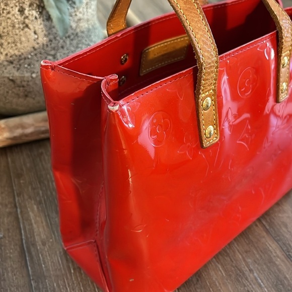 Authentic** LOUIS VUITTON ** Red Monogram Vernis Reade Pm Bag - Picture 3 of 16